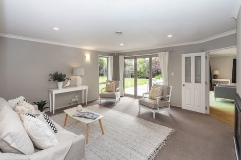 Photo of property in 37 Hussey Road, Harewood, Christchurch, 8051