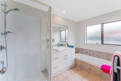 Photo of property in 51 Kelvin Hart Drive, East Tamaki, Auckland, 2013