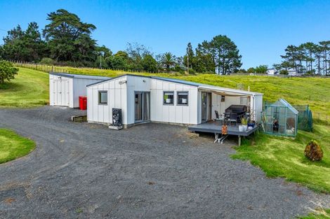 Photo of property in 100 Evans Road, South Head, Helensville, 0874