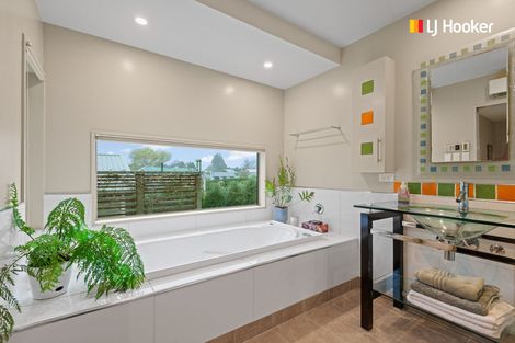 Photo of property in 19 Skerries Street, Outram, 9019