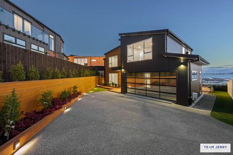 Photo of property in 4 Seawind Way, Hobsonville, 0616