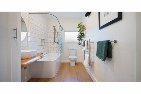 Photo of property in 24 Derrett Place, Saint Martins, Christchurch, 8022