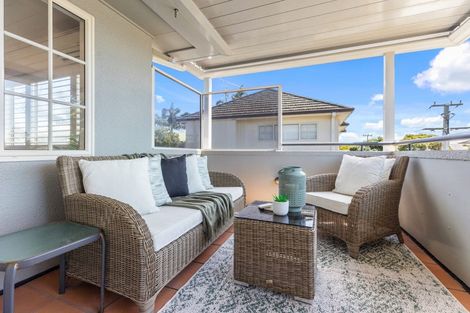 Photo of property in 15 Dungarvon Place, Clendon Park, Auckland, 2103