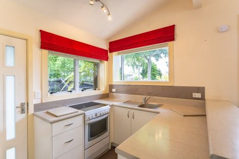 Photo of property in 208 Memorial Avenue, Burnside, Christchurch, 8053