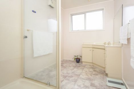 Photo of property in 21 Realm Place, Massey, Auckland, 0614