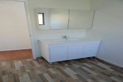 Photo of property in 1/100 Birkdale Road, Birkdale, Auckland, 0626