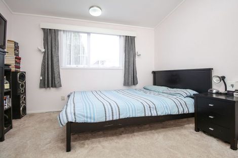 Photo of property in 21 Realm Place, Massey, Auckland, 0614