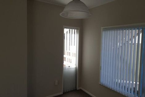 Photo of property in 1/212 Sunnynook Road, Totara Vale, Auckland, 0627