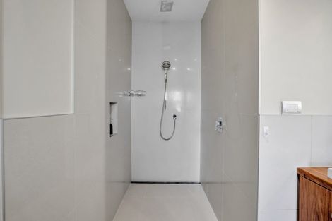 Photo of property in 1 Gleneagles Way, Waiwhakaiho, New Plymouth, 4312