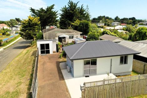 Photo of property in 95 Kahukura Avenue, Waitarere Beach, Levin, 5510