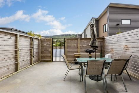 Photo of property in 9u7 Surrey Street, Tawa, Wellington, 5028