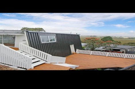 Photo of property in 18 Edgerton Road, Te Atatu Peninsula, Auckland, 0610