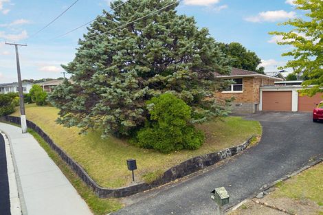 Photo of property in 3/77 Royal View Road, Te Atatu South, Auckland, 0610