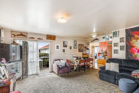 Photo of property in 105 Henderson Valley Road, Henderson, Auckland, 0612