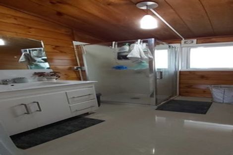 Photo of property in 1 Willowbrook Place, Titirangi, Auckland, 0604