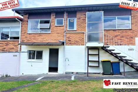 Photo of property in 1/2 Halberg Street, Glenfield, Auckland, 0629
