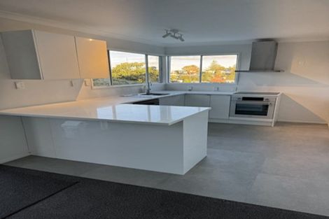 Photo of property in 2/57 Coronation Road, Hillcrest, Auckland, 0627