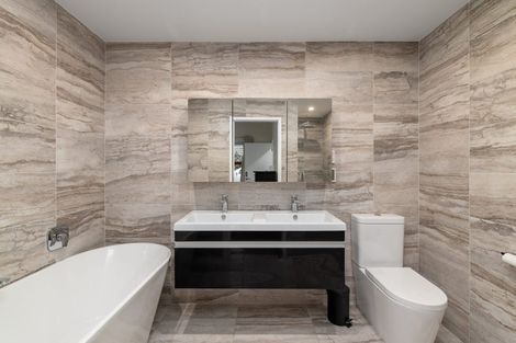 Photo of property in 2 Cannon Hill Crescent, Mount Pleasant, Christchurch, 8081