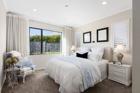 Photo of property in 7 Syd Grant Crescent, Orewa, 0931