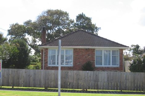 Photo of property in 24 Harbour View Road, Te Atatu Peninsula, Auckland, 0610