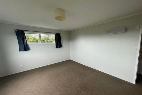 Photo of property in 30b Cheltenham Terrace, Newlands, Wellington, 6037