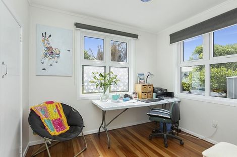 Photo of property in 15 Enderby Drive, Te Atatu Peninsula, Auckland, 0610