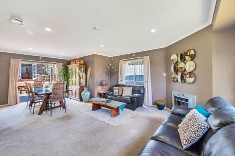 Photo of property in 6 Fairford Avenue, Henderson, Auckland, 0612