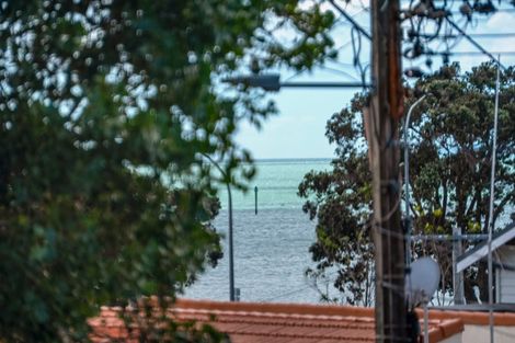 Photo of property in 2/76 Wairoa Road, Narrow Neck, Auckland, 0624
