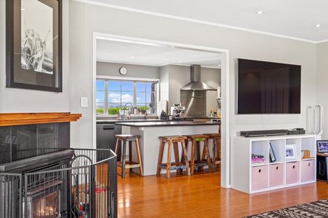 Photo of property in 31c Koraha Road, Kumeu, 0892