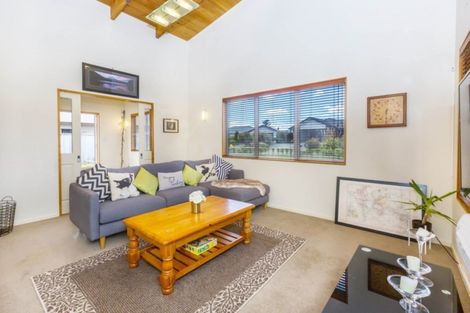 Photo of property in 4 Mount Marua Way, Timberlea, Upper Hutt, 5018