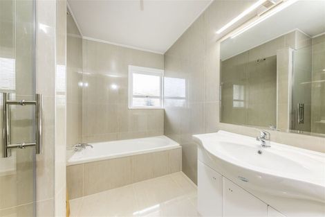 Photo of property in 14 Kayes Road, Pukekohe, 2120