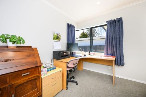 Photo of property in 32 Somerset Crescent, Highbury, Palmerston North, 4412