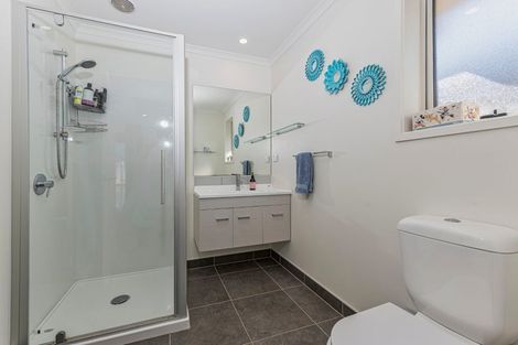 Photo of property in 13 Papa Orchard Drive, Kumeu, 0810