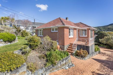 Photo of property in 66 Taylor Terrace, Tawa, Wellington, 5028