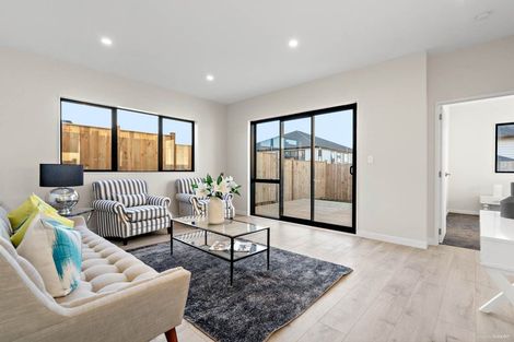 Photo of property in 4 Cloonlyon Drive, Flat Bush, Auckland, 2019