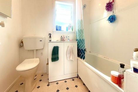 Photo of property in 1/41 Aeroview Drive, Beach Haven, Auckland, 0626