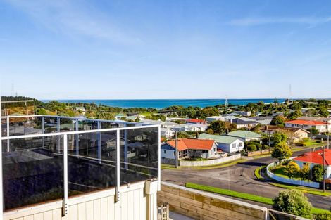 Photo of property in 17 Mount View Place, Spotswood, New Plymouth, 4310