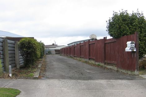 Photo of property in 26 Cumberland Place, Kelvin Grove, Palmerston North, 4414