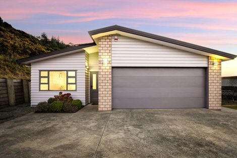 Photo of property in 14 Gennaker Lane, Whitby, Porirua, 5024