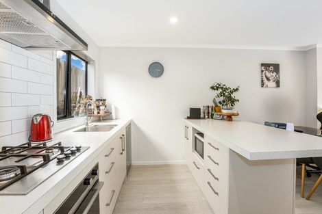 Photo of property in 9u7 Surrey Street, Tawa, Wellington, 5028