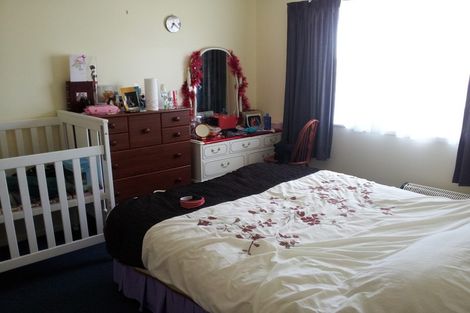 Photo of property in 45a Edgecombe Street, Newlands, Wellington, 6037