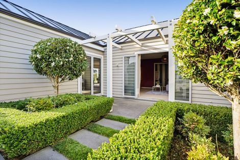 Photo of property in 1 Gleneagles Way, Waiwhakaiho, New Plymouth, 4312