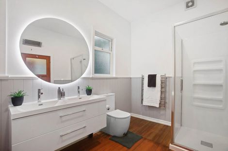 Photo of property in 48 Sunnynook Road, Sunnynook, Auckland, 0620