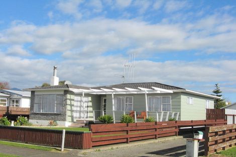 Photo of property in 10 Grey Street, Levin, 5510