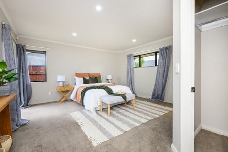 Photo of property in 6 Ron Place, Fitzherbert, Palmerston North, 4410