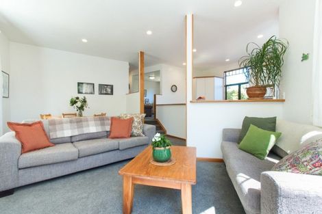 Photo of property in 16 Hebe Place, Birkenhead, Auckland, 0626