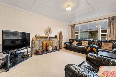 Photo of property in 18 Albert Road, Kelston, Auckland, 0602