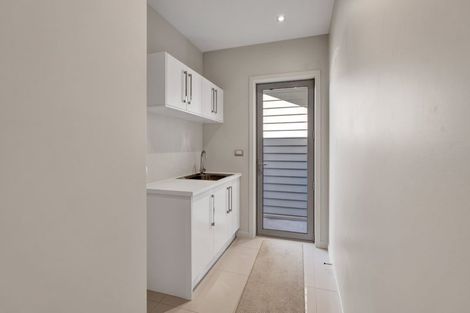 Photo of property in 1 Gleneagles Way, Waiwhakaiho, New Plymouth, 4312
