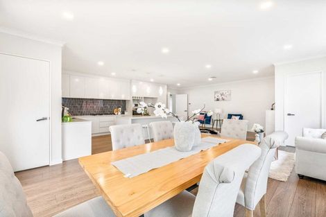 Photo of property in 27 Casheltown Way, Flat Bush, Auckland, 2019