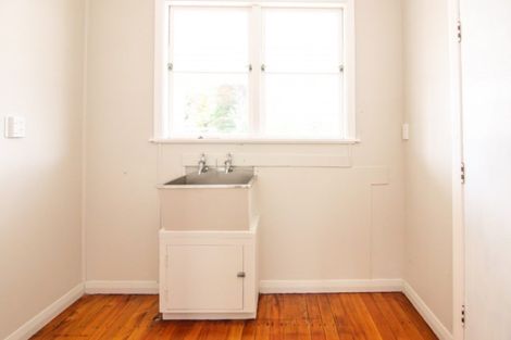Photo of property in 583 Featherston Street, Roslyn, Palmerston North, 4414